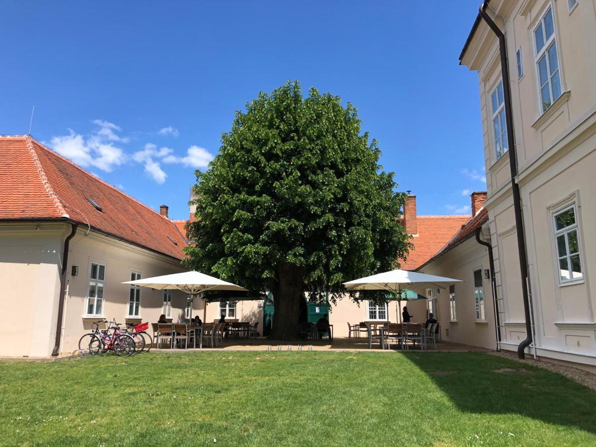 Zámek Dukovany Hotel Exterior foto